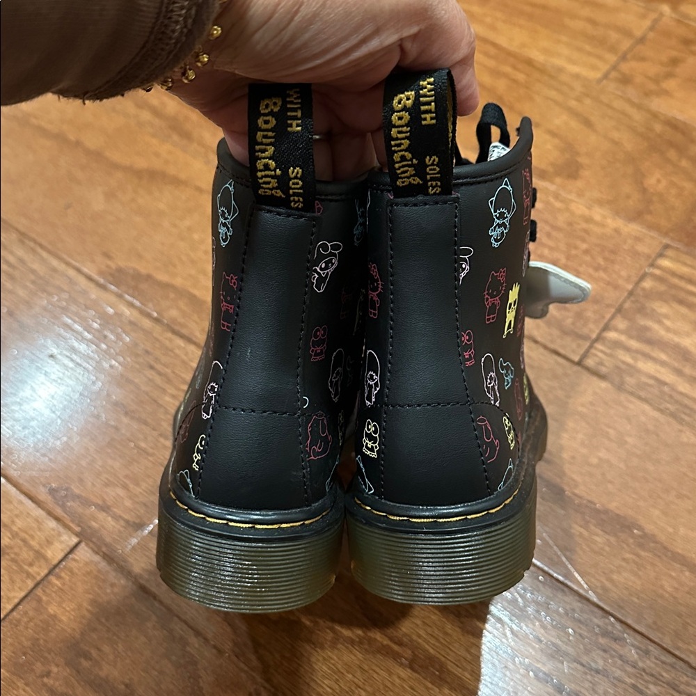 Dr. Martens x Hello Kitty 1460 Junior black boots size 2 - Picture 6 of 9